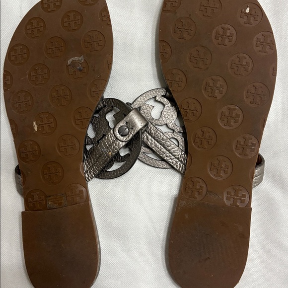 Tory Burch Metallic Silver Thong Sandals - Picture 3 of 5